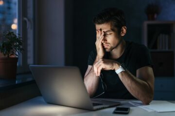 Pracoholizm – jak sobie z nim poradzić i jakie są objawy?